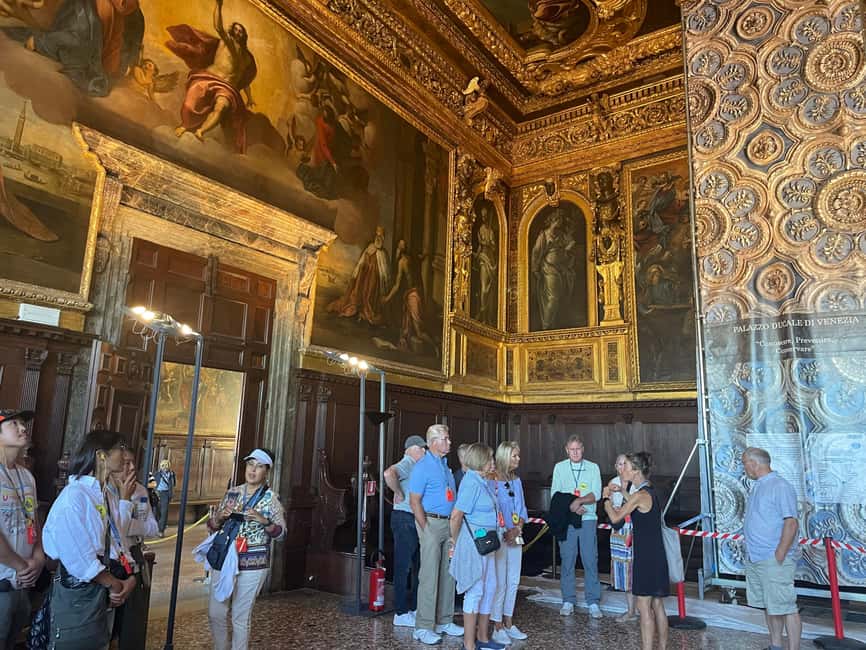 Venice: Doge's Palace Guided Tour with Optional Gondola Ride - Optional 30-minute gondola on the Grand Canal: worth it, but know the limits