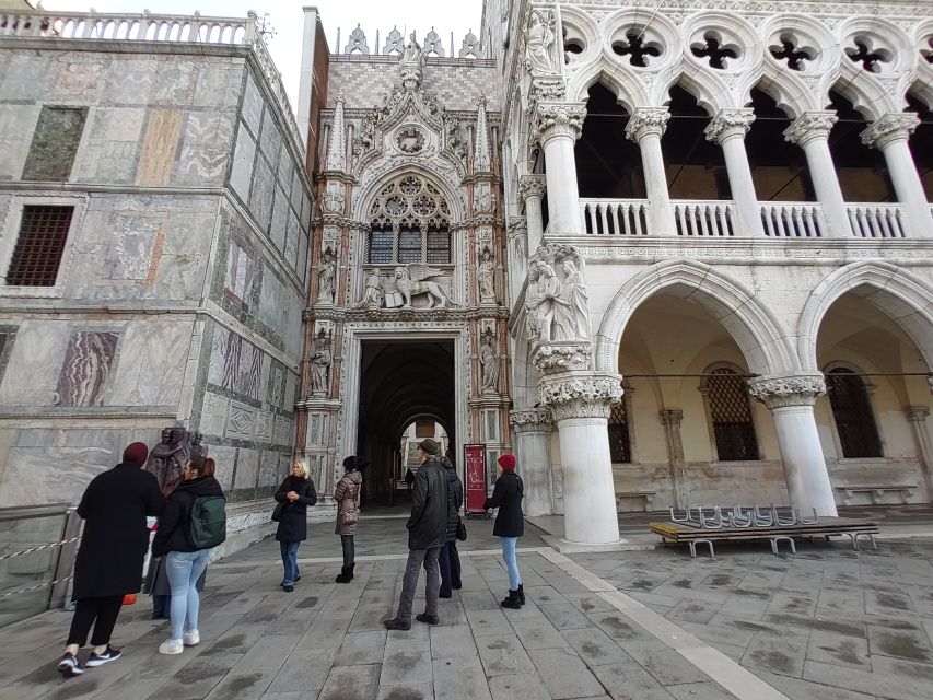 Venice: Doge's Palace Guided Tour with Optional Gondola Ride - Timing, crowds, and weather: how to avoid a bad day