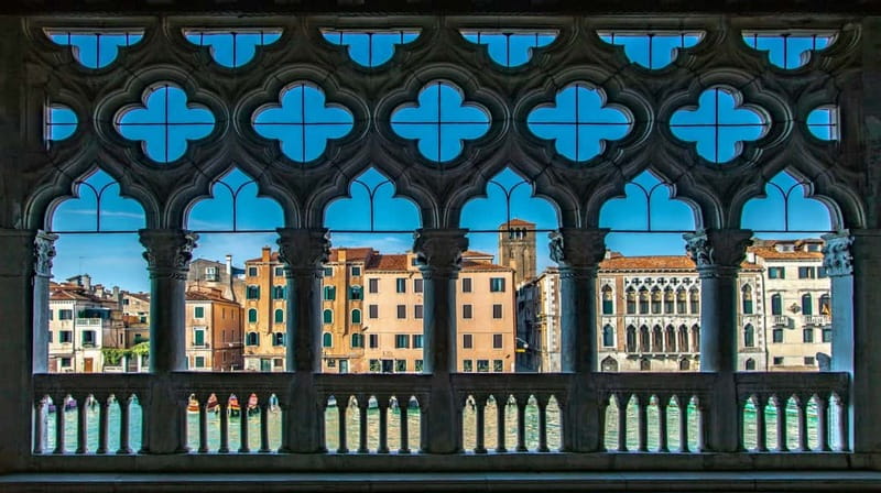 Venice: Doge’s Palace Historic Mysteries Guided Tour - A fast hit of palace power, prisons, and politics
