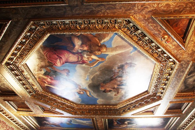 Venice: Doge’s Palace Prisons & Secret Itineraries Guided Tour - Group size, steps, and heat: the practical reality inside old stone