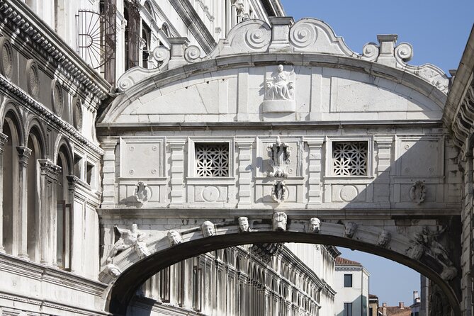 Venice: Doge’s Palace Prisons & Secret Itineraries Guided Tour - Meeting point reality check: Riva degli Schiavoni can trip you up