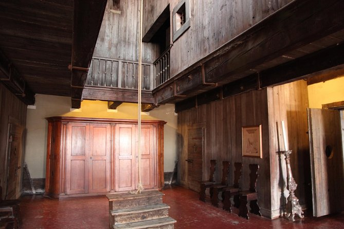 Venice: Doge’s Palace Prisons & Secret Itineraries Guided Tour - The Piombi prison route: where the ceiling turns into a story