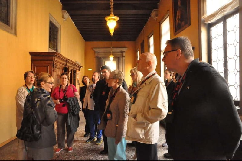 Venice Doge's Palace & Prisons Tour - Scala dei Giganti and the formal entrance story