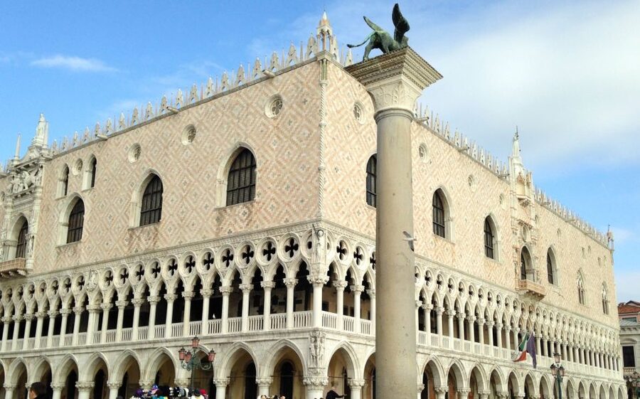 Venice: Doge's Palace & Saint Mark's Small Group Tour - Entering Saint Mark’s Basilica (Basilica d’Oro) with skip-the-line access