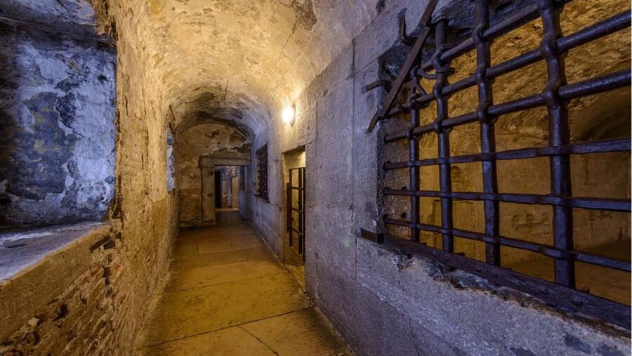 Venice: Doge's Palace Skip-the-Line Guided Tour - Bridge of Sighs from the Inside: Where the Palace Turns Dark
