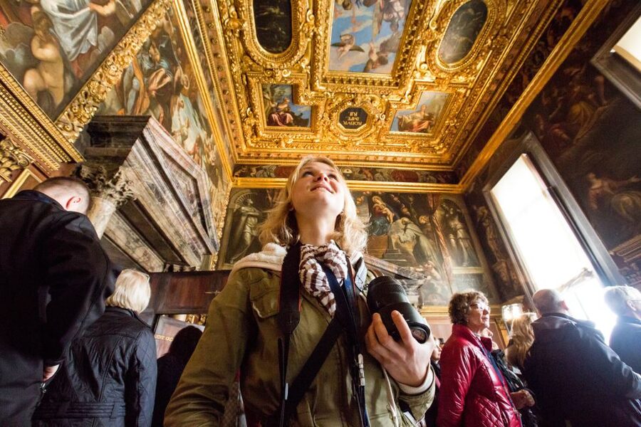 Venice: Doge's Palace Skip-the-Line Tour with Prisons - What guides do best here (and who you might get)