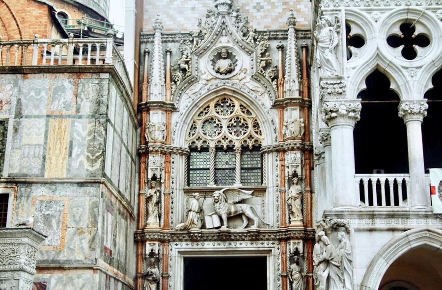 Venice: Gondola Ride and Skip the Line Doge's Palace Tour - Why this Venice pairing makes sense