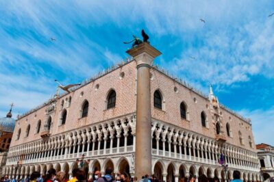 Venice: Gondola Ride and Skip the Line Doge's Palace Tour - Meeting at Calle larga de l’Ascension (and why 15 minutes matters)