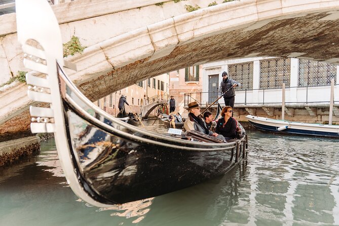 Venice In a Day: St Mark's, Doges Palace Gondola Ride & City Tour - Rialto Bridge and Fish Market: Venice Through Food Culture