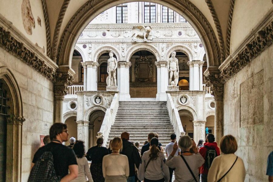 Venice: Private Entry Doge Palace & St. Mark Terraces Tour - The payoff of early entry in Venice