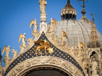 Venice: Religion Walking Tour with Doge’s Palace Tickets - Meeting point and the 135-minute pace you should expect
