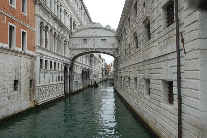 Venice Skip the Line Saint Mark's Basilica and Doge's Palace Private Tour - The Bridge of Sighs and the Prison Complex: Where Venice Turns Dark