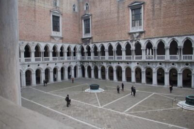 Venice: St Mark’s Basilica and Doge’s Palace Private Tour - Entering St Mark’s Basilica: gold mosaics that mean something