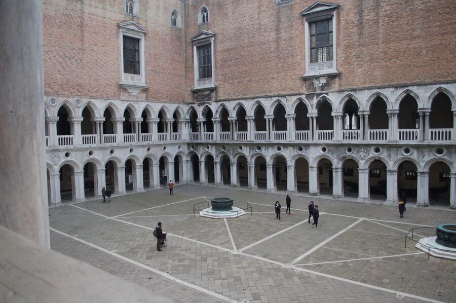 Venice: St Mark’s Basilica and Doge’s Palace Private Tour - Entering St Mark’s Basilica: gold mosaics that mean something