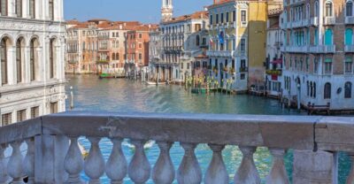 Venice: St. Mark's Basilica, Doge's Palace & Gondola Ride - Starting near Rialto: get your bearings fast