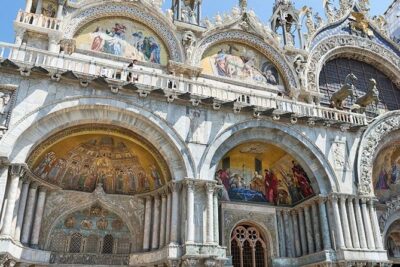 Venice: St.Mark's Basilica & Doge's Palace Tour with Tickets - Piazza San Marco: Clock Tower, Marble Lions, and the Meaning of Power