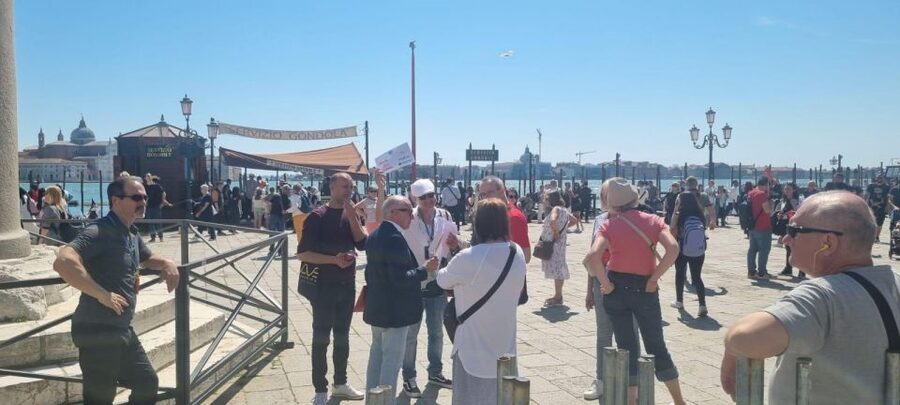 Venice: St. Mark's Basilica Tour with Doge's Palace Option - Getting it right: rules that affect comfort