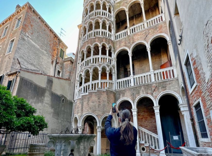 Venice: St. Mark's, Doges Palace, Rialto, and Gondola Tour - Bridge of Sighs and New Prisons: the “darker side” part