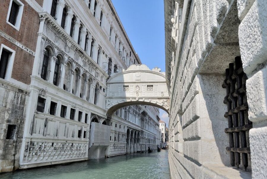 Venice Walking Tour and Doge's Palace Guided Visit - Mercerie: the old trade street behind today’s shopping