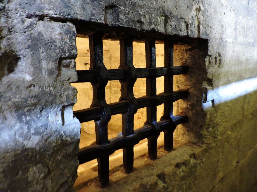 Venice Walking Tour and Doge's Palace Guided Visit - Bridge of Sighs: 1614 and the last sound before prison