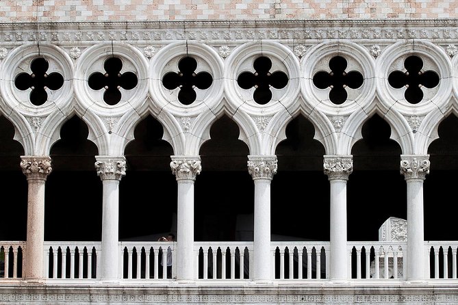 Venice Walking Tour plus Skip the Lines Doge's Palace and St Mark's Basilica Tours - Timing tricks and the realities of crowds