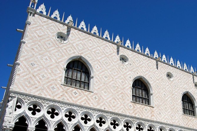 Venice Walking Tour plus Skip the Lines Doge's Palace and St Mark's Basilica Tours - Price and value: what $186.15 buys you in real life