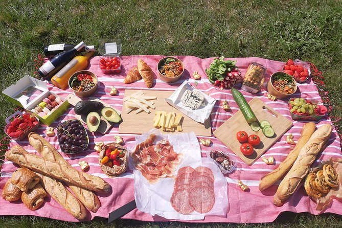 Versailles Bike Tour with Market, Gardens & Guided Palace Tour - Marie-Antoinette’s Hamlet by Bike: Le Hameau de la Reine