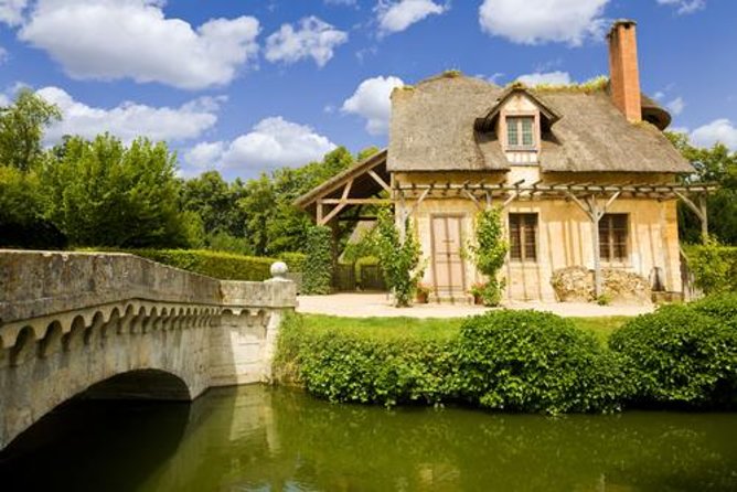 Versailles Full Tour: Palace, Gardens & Marie-Antoinette’s Estate - Versailles Gardens with the music and fountain show twist