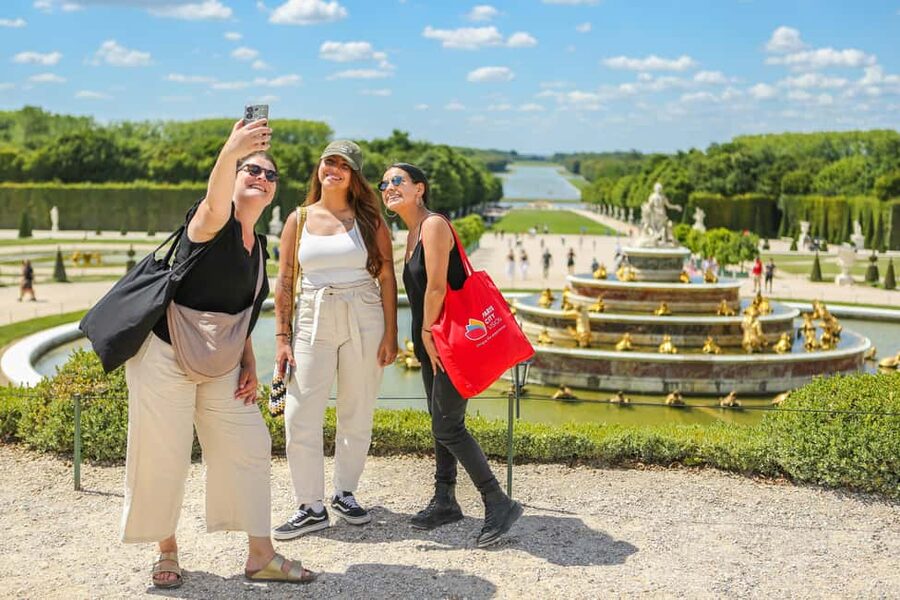 Versailles Palace and Gardens Entry with Seine river Cruise - Switching gears to the Seine: your Bateaux Mouches cruise plan