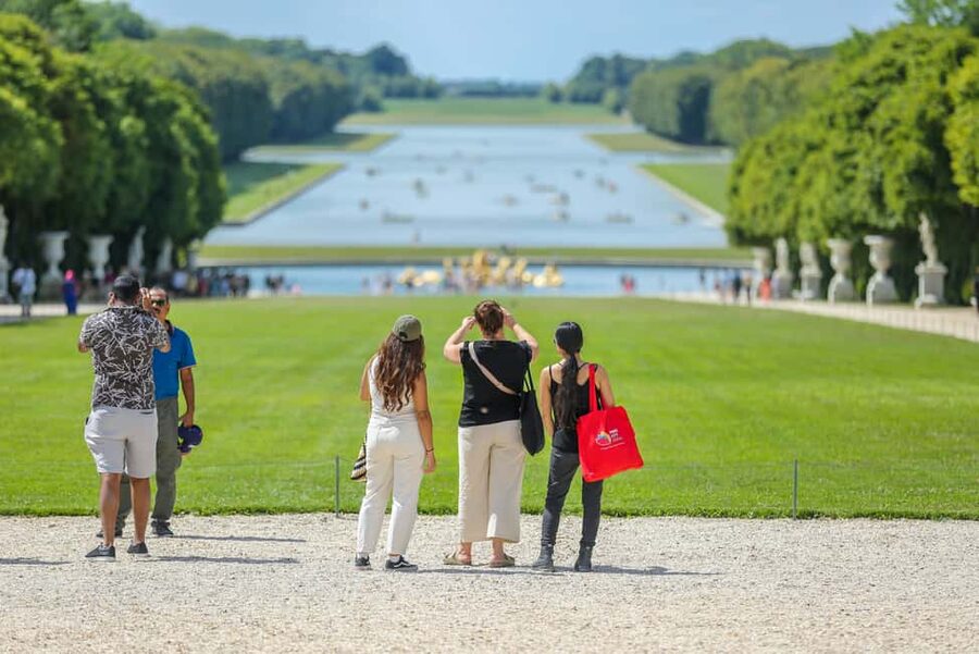 Versailles Palace and Gardens Entry with Seine river Cruise - Timing tips around Versailles closing hours and cruise viewing