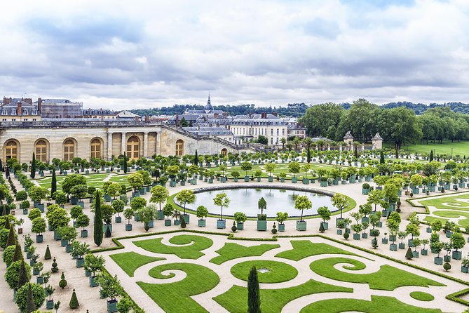 Versailles Palace and Gardens Half Day Guided Tour from Paris - Gardens at Your Pace: Statues, Fountains, and Saturday Night Shows