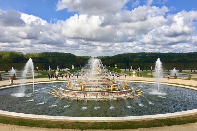 Versailles Palace and Giverny Private Guided Tour from Paris - Versailles Palace with a guide: Hall of Mirrors without the pain