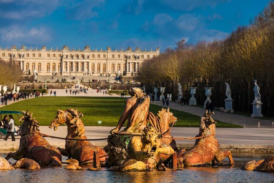Versailles: Palace & Gardens Guided Tour with Entry Tickets - What’s not included (so you don’t plan around it)