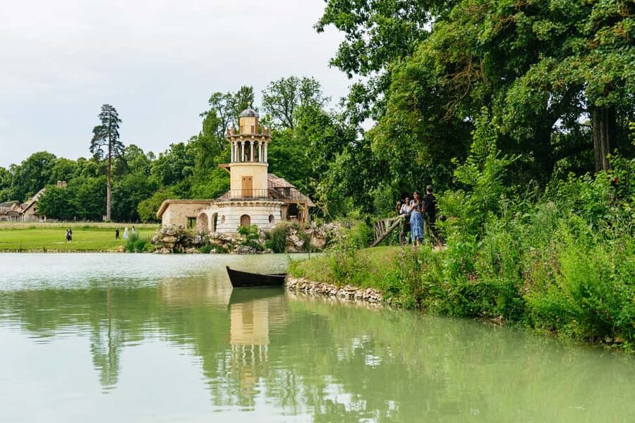 Versailles: Palace, Gardens & Marie Antoinette’s Estate Tour - Choosing the right guide matters more than you think