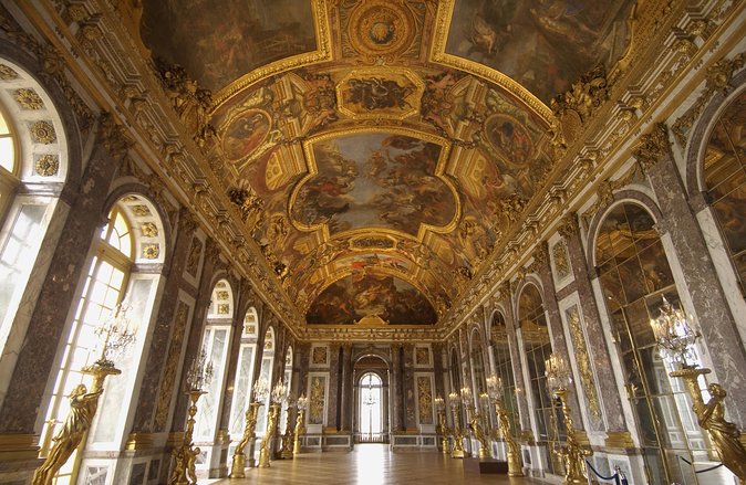Versailles Palace Guided Day Tour and Trianon from Paris - Fountain Show program: when the gardens turn into a performance