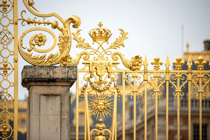 Versailles Palace Guided Experience and Gardens Entry 10 PPL Max - Priority entry and a tight route inside the Palace