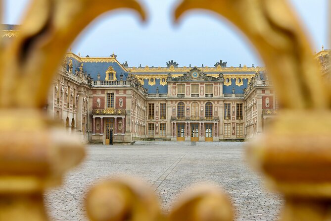 Versailles Palace Guided Experience and Gardens Entry 10 PPL Max - After the Palace: Queen’s Royal Chambers lead into the gardens