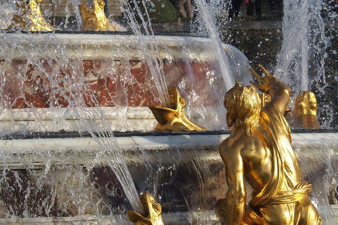 Versailles Palace Guided Experience and Gardens Entry 10 PPL Max - Gardens of Versailles: Petit and Grand Trianon access included