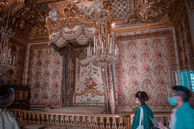 Versailles Palace Guided Tour with Reserved Entry - Navigating the Hard Parts: Crowds, Delays, and Re-Entry Limits