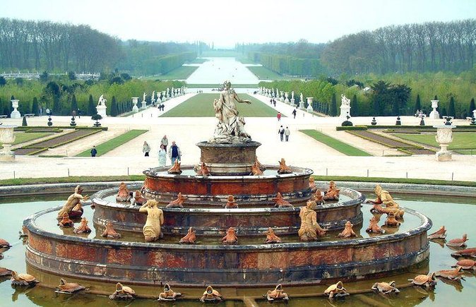 Versailles Palace & Marie-Antoinette's Estate Guided Tour - Palace of Versailles first: skip the lines, then get your bearings fast