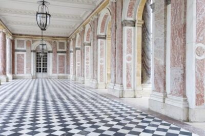 Versailles Palace & Marie-Antoinette's Estate Guided Tour - Getting from Paris to Versailles: the minibus and the morning start