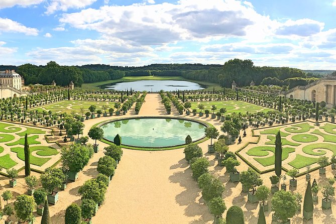 Versailles Palace & Marie-Antoinette's Estate Guided Tour - Versailles gardens with free time: where the pace changes