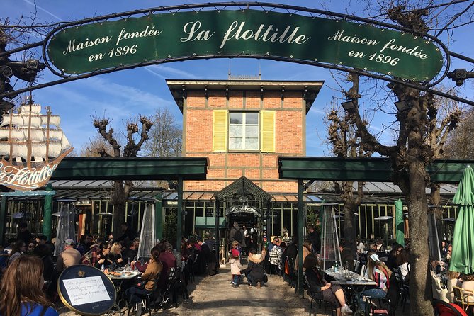 Versailles Palace & Marie-Antoinette's Estate Private Guided Tour with Lunch - Lunch by the Grand Canal: a break that actually resets you