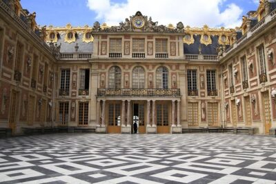 Versailles Palace & Marie-Antoinette's Estate Private Guided Tour with Lunch - Hall of Mirrors: the moment Versailles becomes political