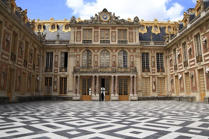 Versailles Palace & Marie-Antoinette's Estate Private Guided Tour with Lunch - Hall of Mirrors: the moment Versailles becomes political