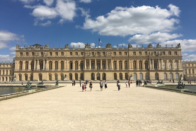 Versailles Palace Private Tailored Guided Tour With Hotel Pickup - Hall of Mirrors in 15 minutes: what to focus on so it feels worth the hype