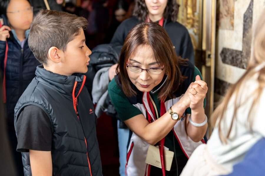 Versailles: Private Family Tour of Palace w/ Reserved Entry - Who your guide could be—and why that matters