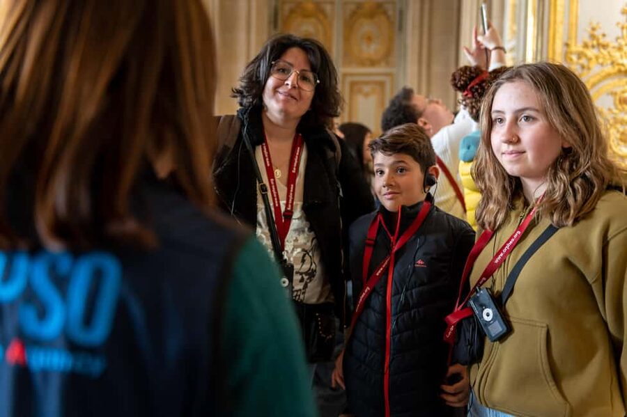 Versailles: Private Family Tour of Palace w/ Reserved Entry - Languages and headsets: how your group will hear the story