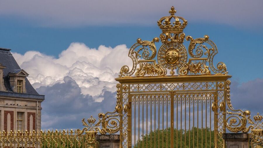Versailles: Private Tour of the Palace with Reserved Entry - Versailles in 2 hours: how this tour makes the palace manageable