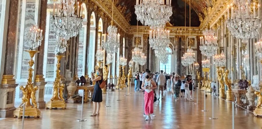 Versailles: Private Tour of the Palace with Reserved Entry - Private guide experience: headsets, languages, and group size